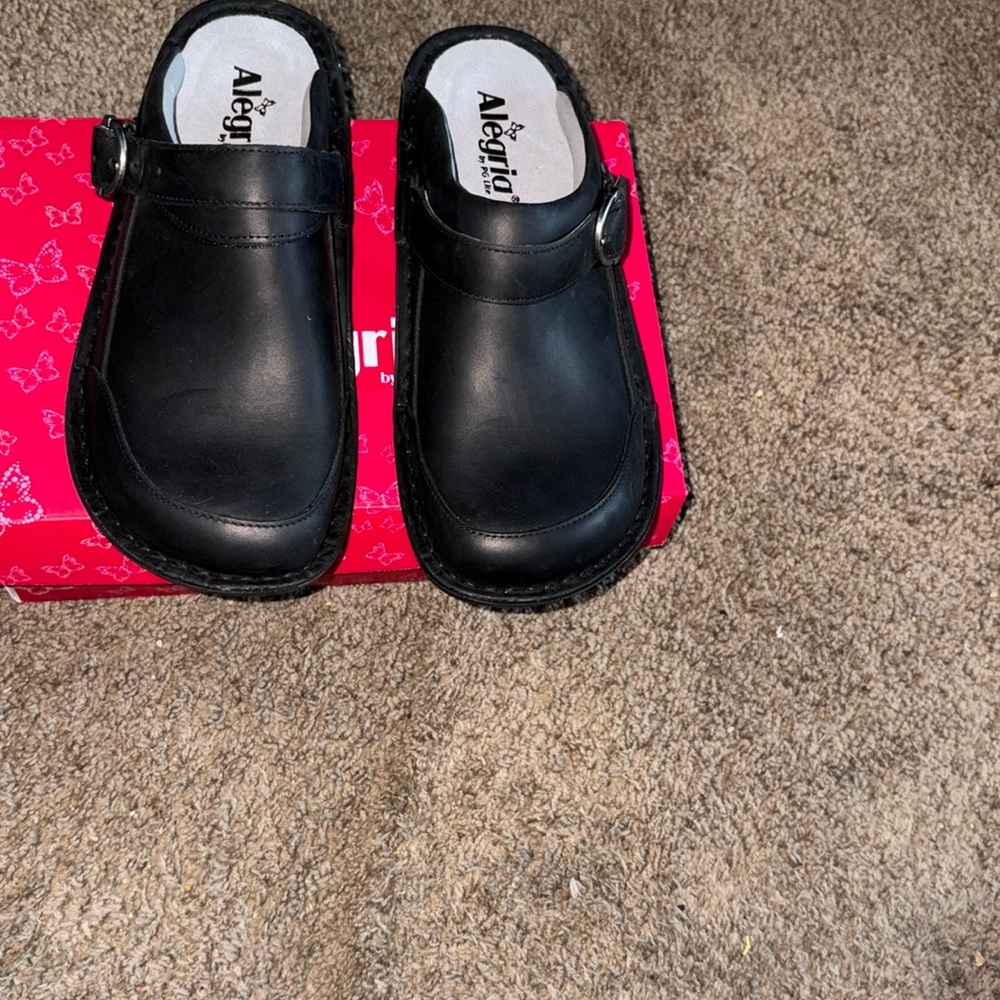 Alegria Seville Black Leather Buckle Clogs size 39 New